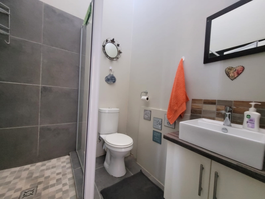 2 Bedroom Property for Sale in Crossways Farm Village Eastern Cape